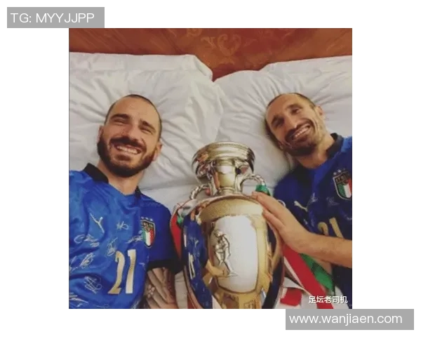 地中海的蔚蓝狂想曲:谁才是那不勒斯进驻“年度最佳阵容”的真命天子? 地中海的蔚蓝狂想曲:谁才是那不勒斯进驻“年度最佳阵容”的真命天子?